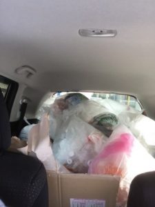車の中に積み込んだゴミ。